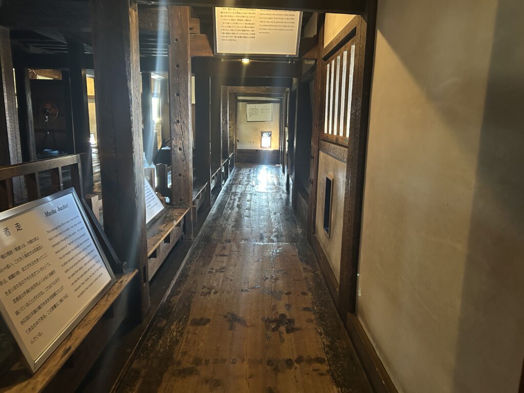 松本城内、天守閣1階の通路