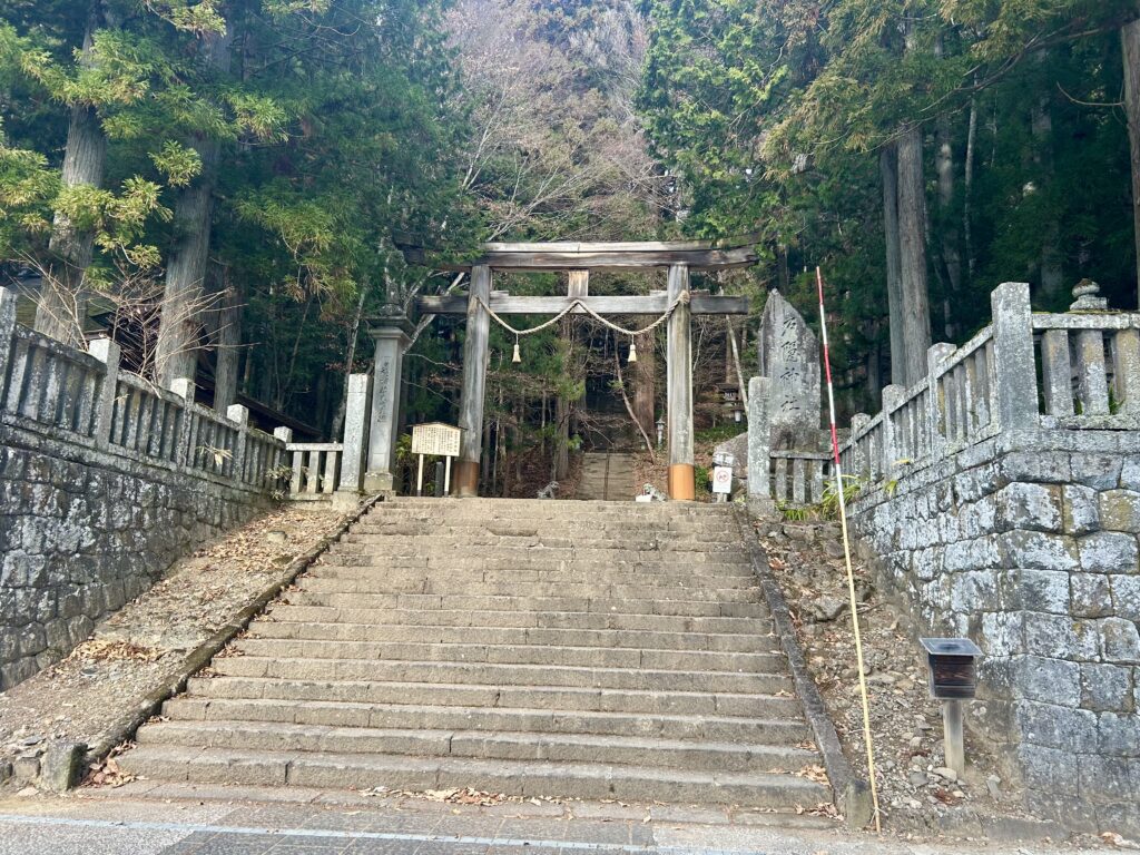 宝光社へ向かう階段