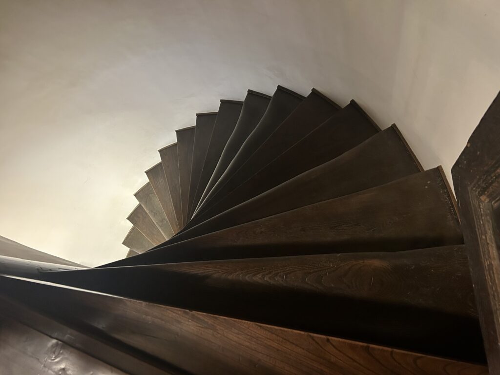 ２Fから階段をのぞいた際の見え方