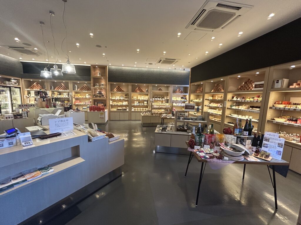 土産も多数取り揃えている