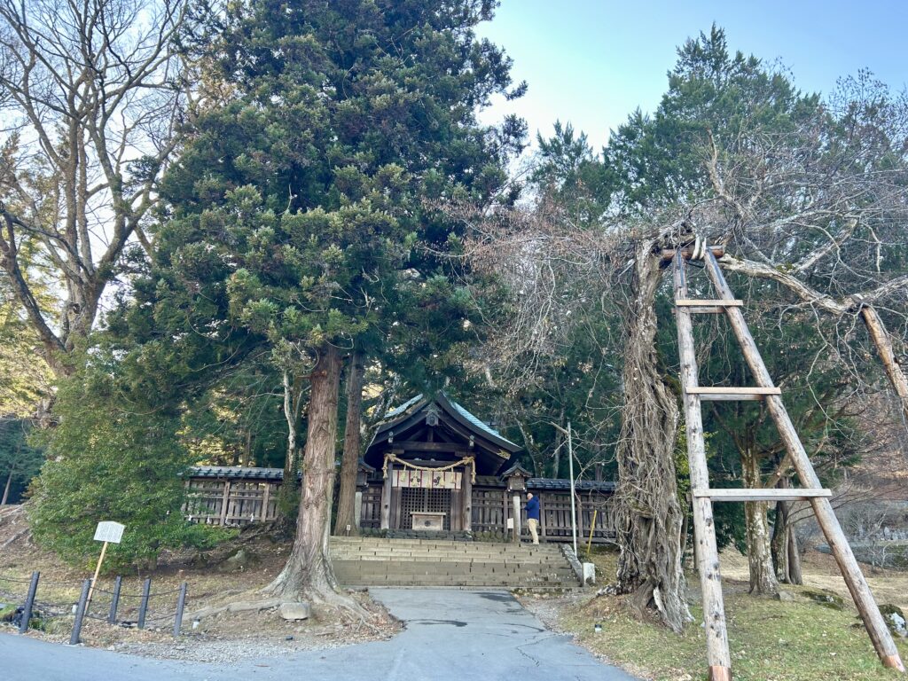 上社前宮の拝殿