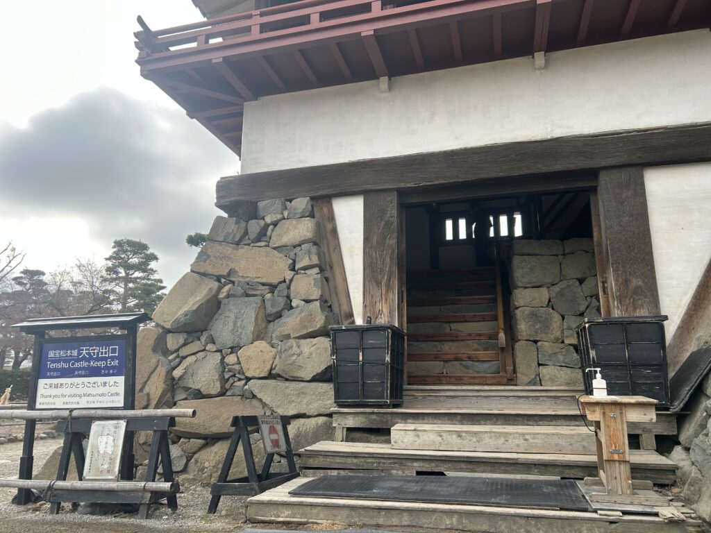 天守出口の様子