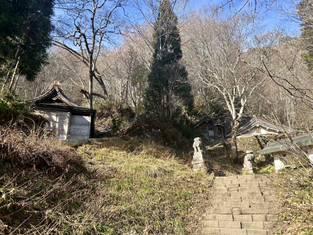 奥社と九頭龍社