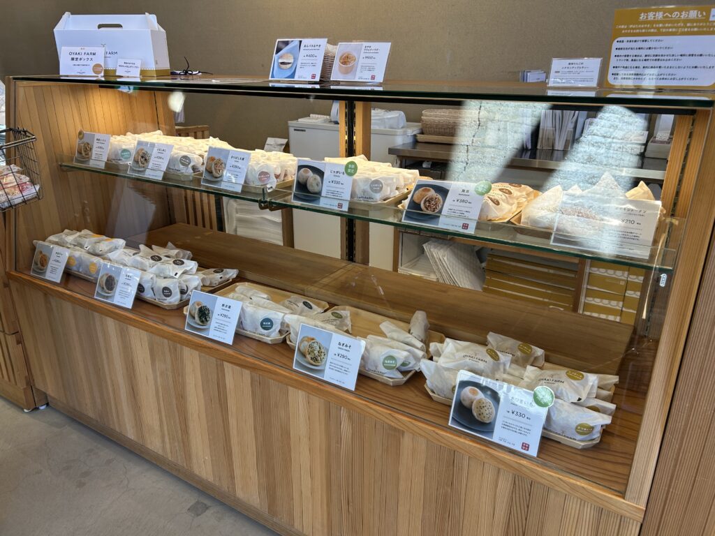 名物おやきは多数の味を取り揃える