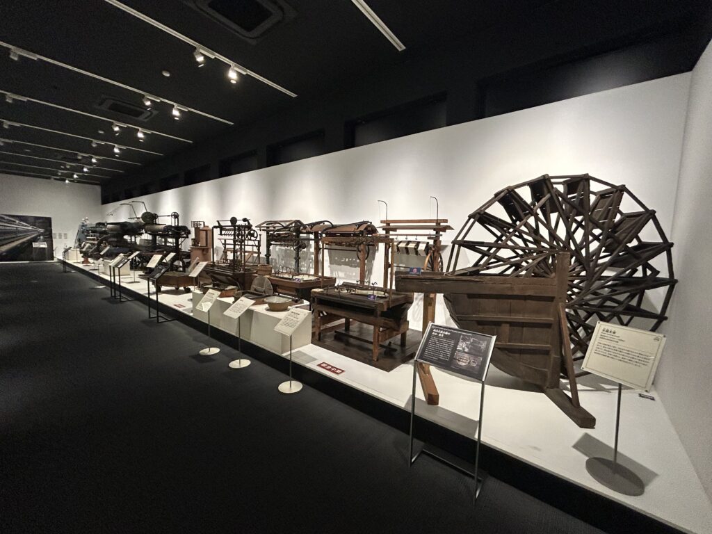 多様な操糸機の展示