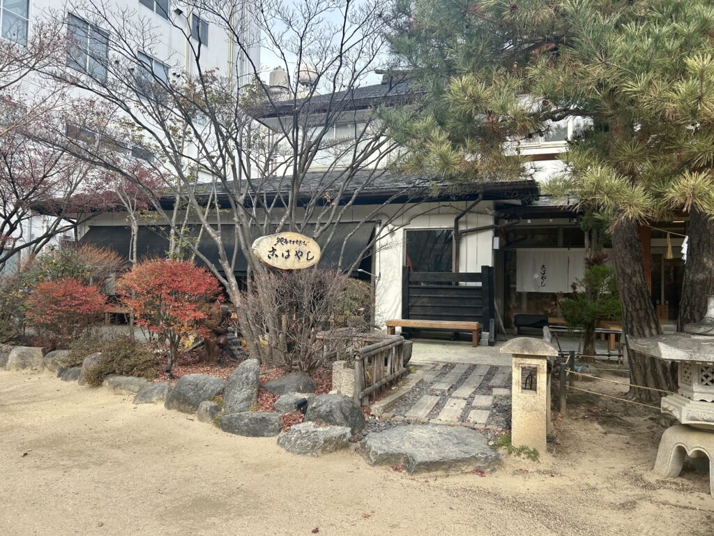 老舗蕎麦屋の手打ちそば「こばやし」の外観