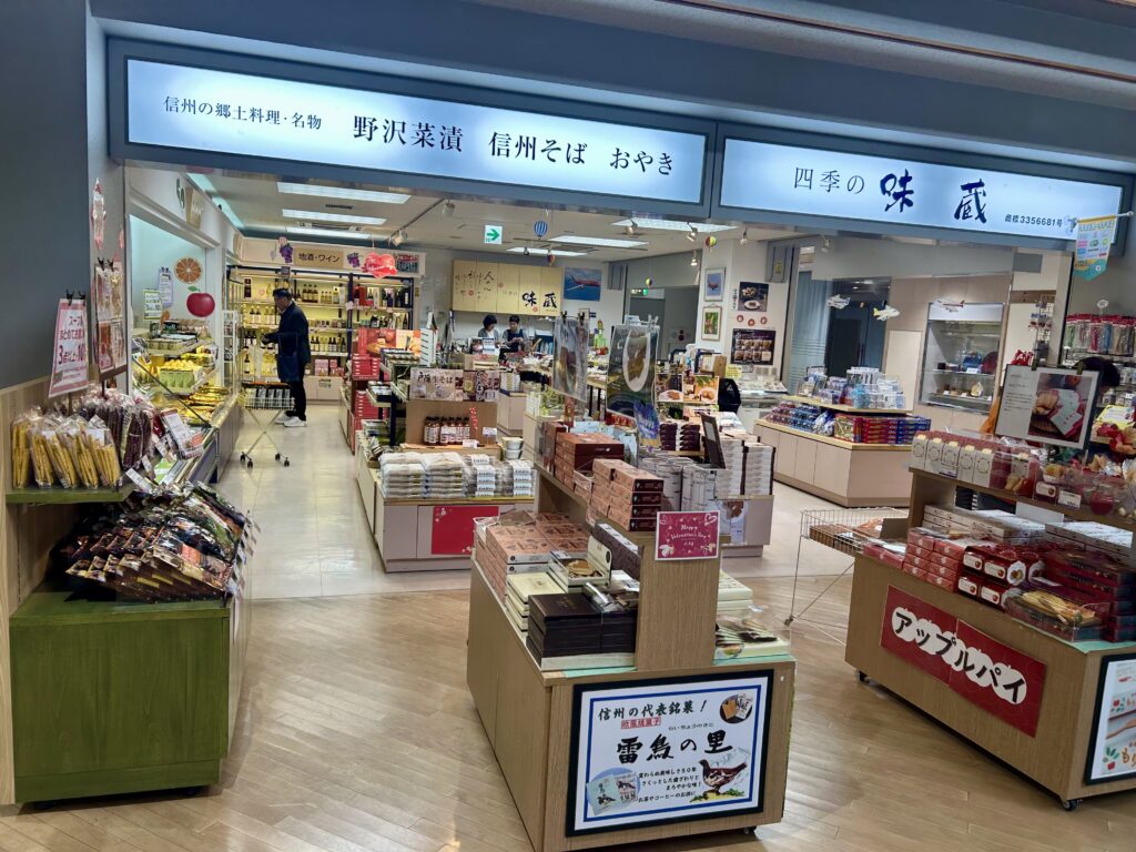 空港内のお土産屋