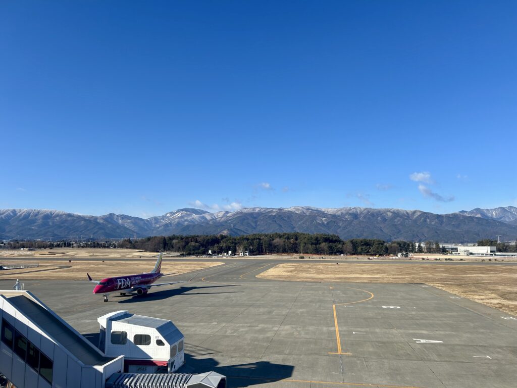 まつもと空港に着陸した飛行機