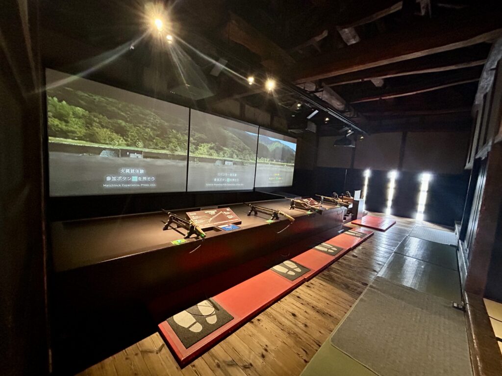 バーチャル砲術体験の様子