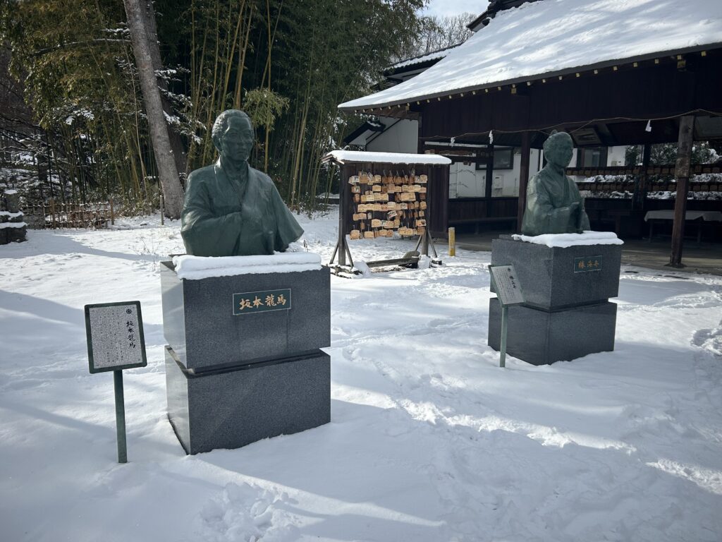 坂本龍馬と勝海舟の像