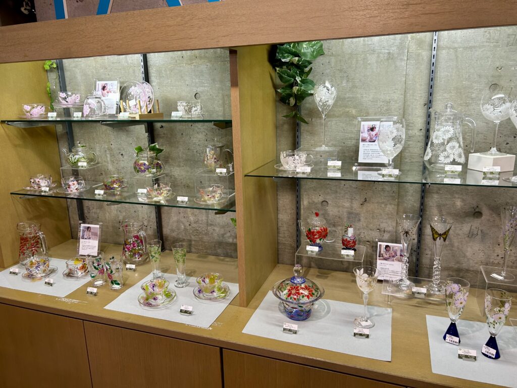 SUWAガラスの里　館内の様子