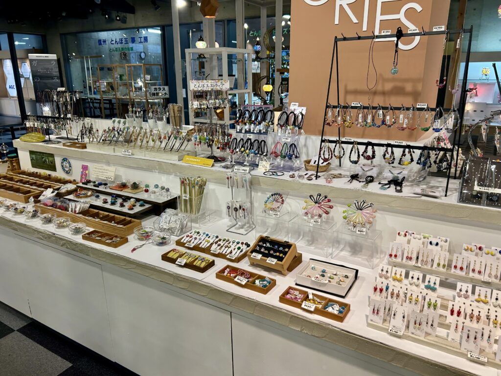 実用的な小物も揃う