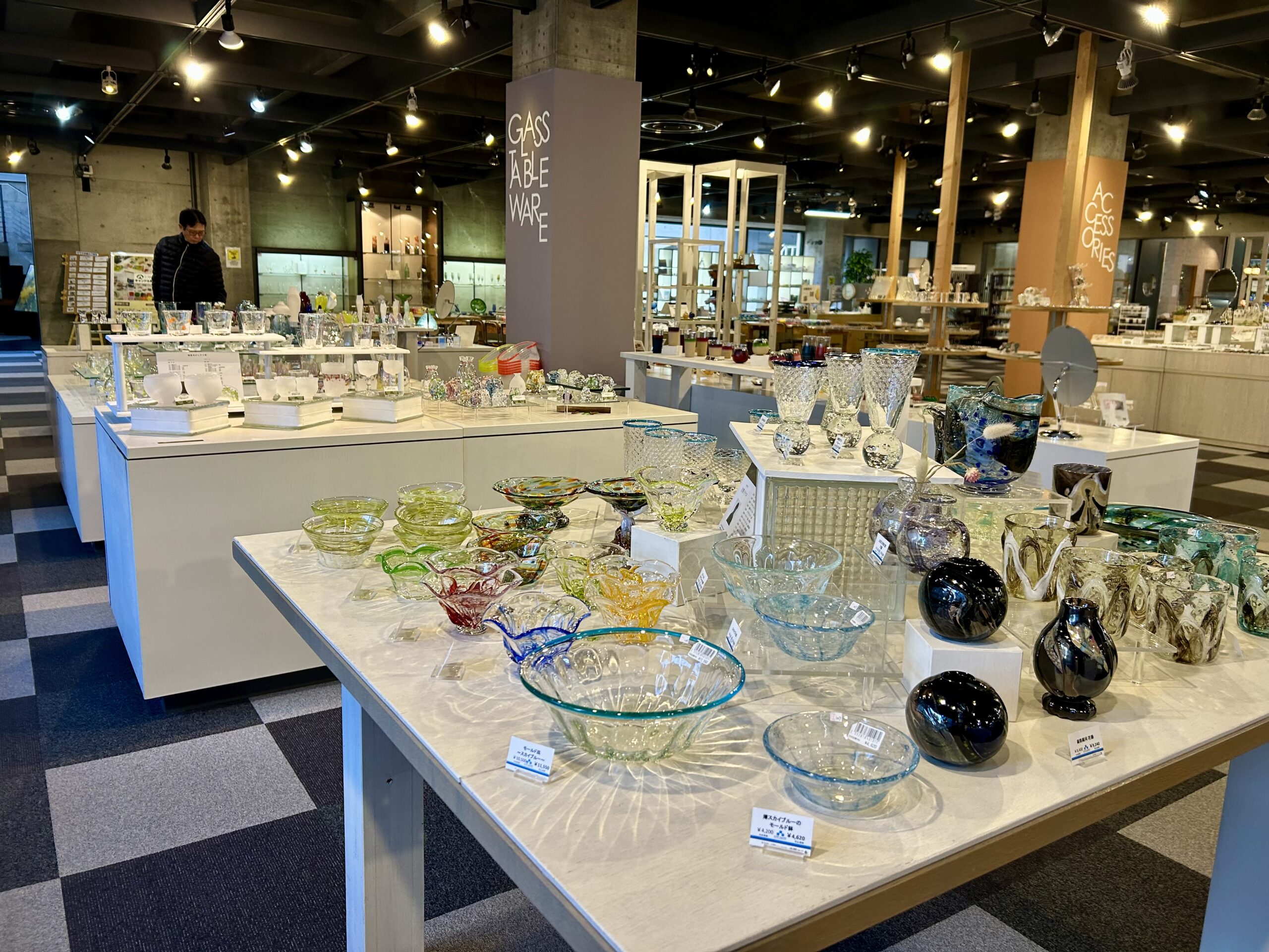諏訪ガラスの里の店内