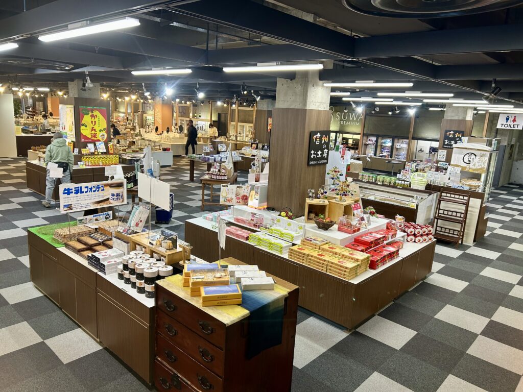 ガラス製品だけでなく、土産処としても万能