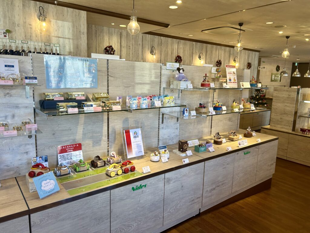 小さなお子様向けの作品も多様に揃える