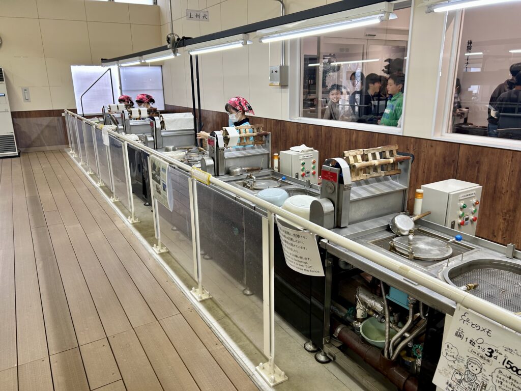 シルクファクトおかや館内の様子