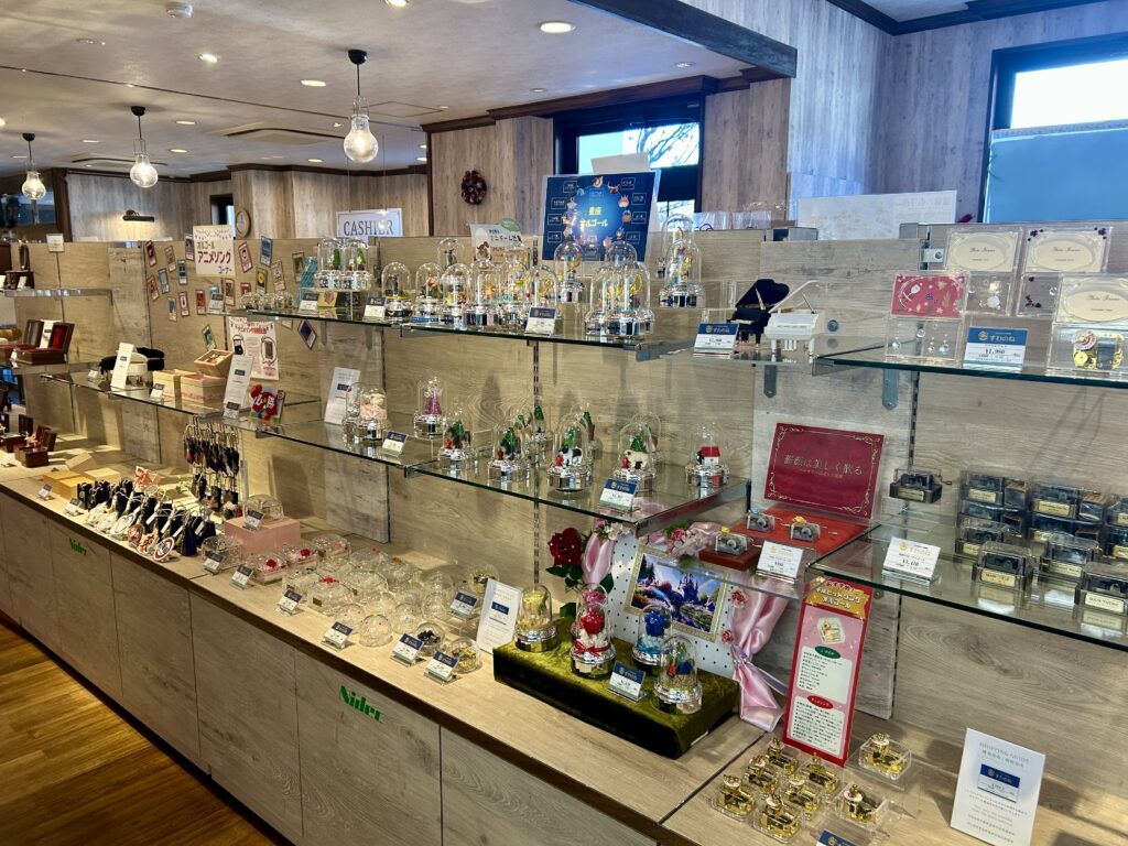 館内にはオルゴールにちなんだ土産品がずらり