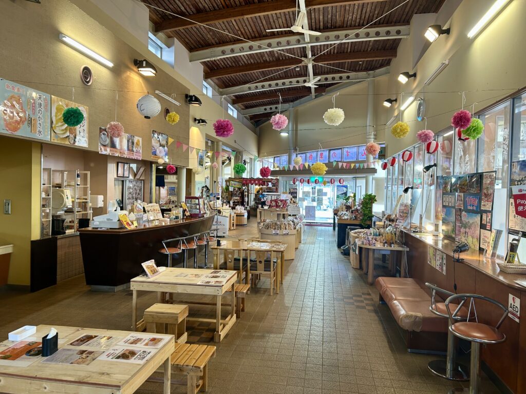 館内はお祭りのような雰囲気