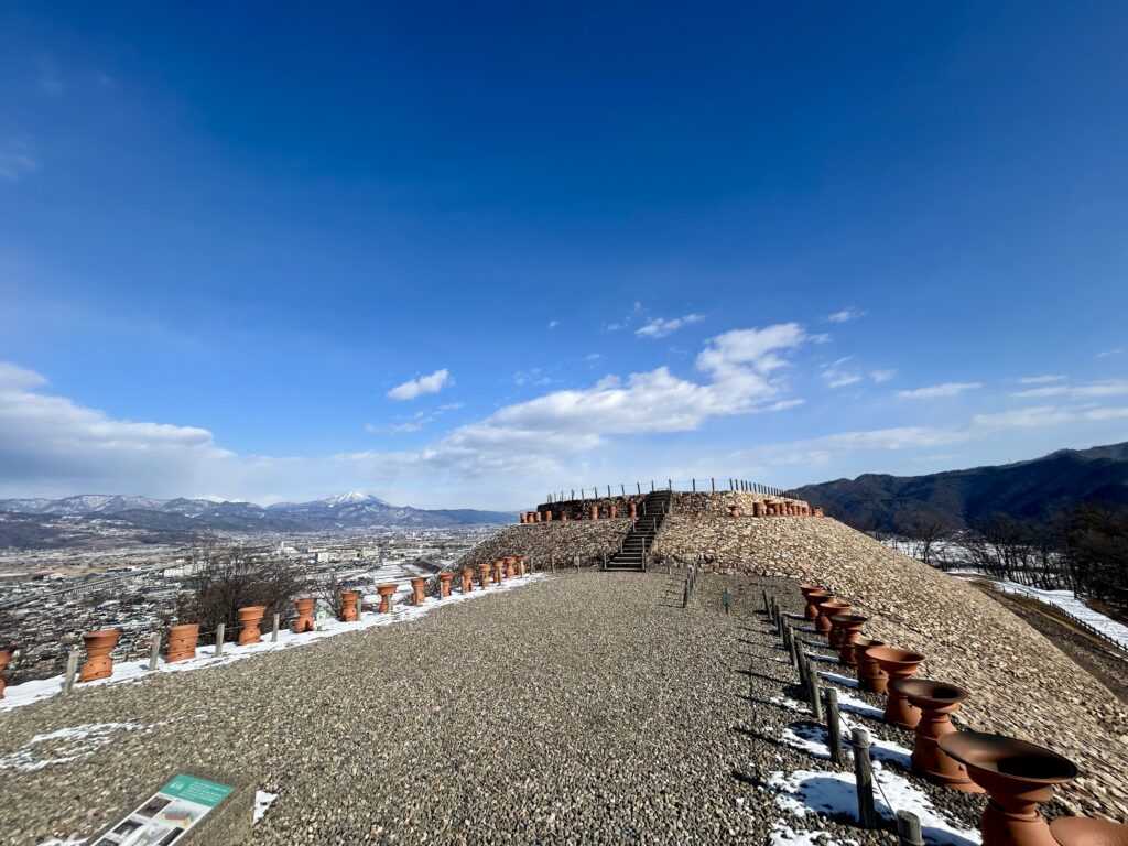 丘の上にある古墳からの絶景