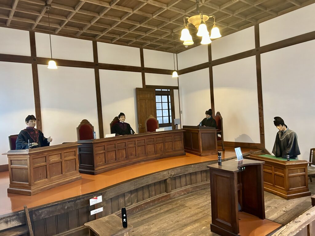 実際の裁判を再現した空間