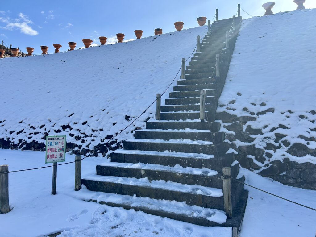 古墳手前の最後の階段