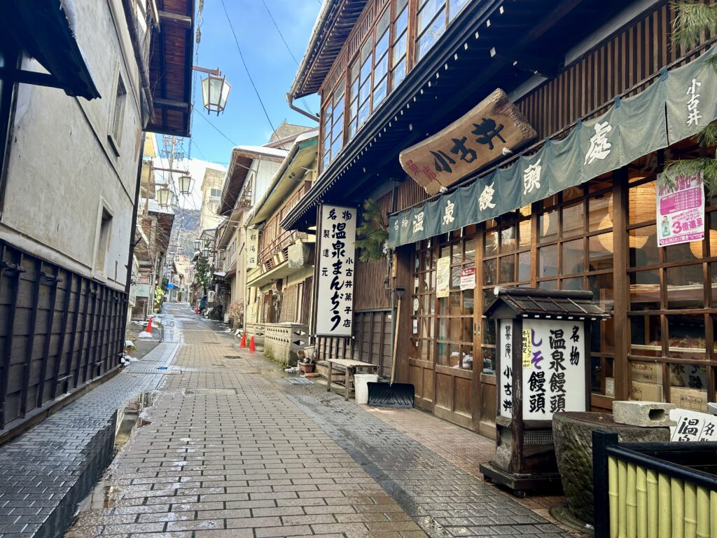 渋温泉郷の街並み